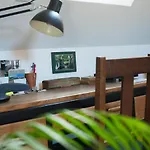 Hébergement de vacances La Aussière, Maison Avec Jardin à 500m De La Pour 4 à 6 Pers *