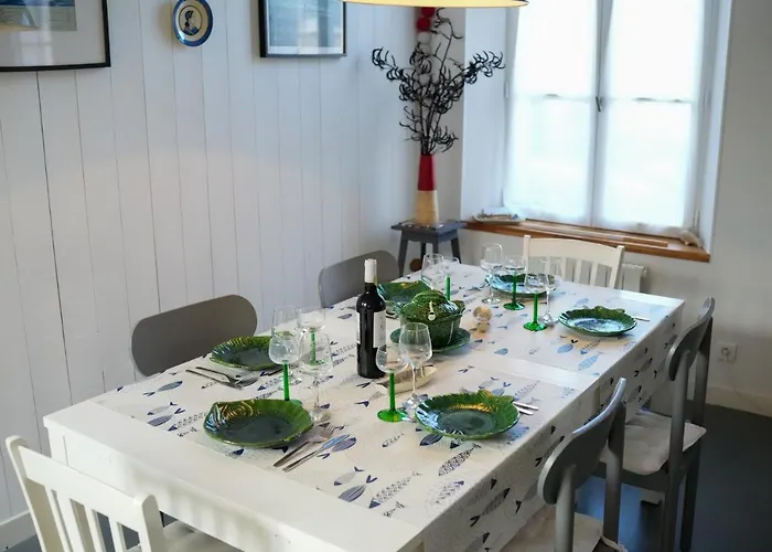 La Aussière, Maison Avec Jardin à 500m De La Pour 4 à 6 Pers Hébergement de vacances *