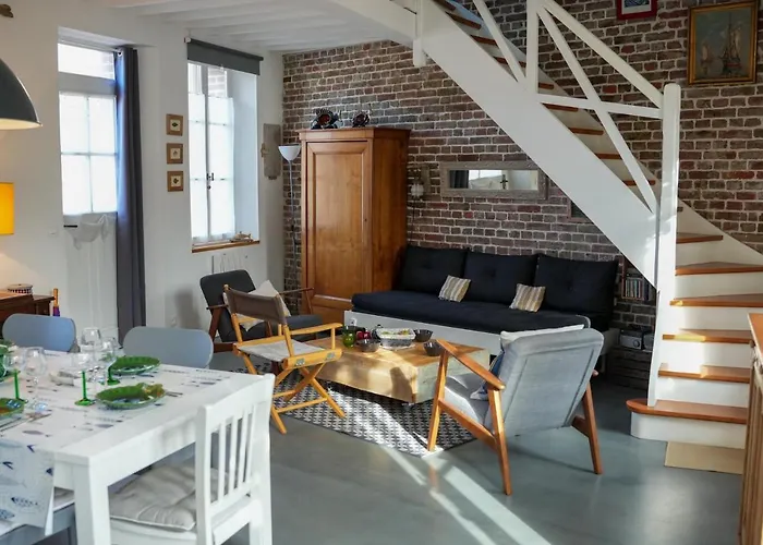 Hébergement de vacances La Aussière, Maison Avec Jardin à 500m De La Pour 4 à 6 Pers